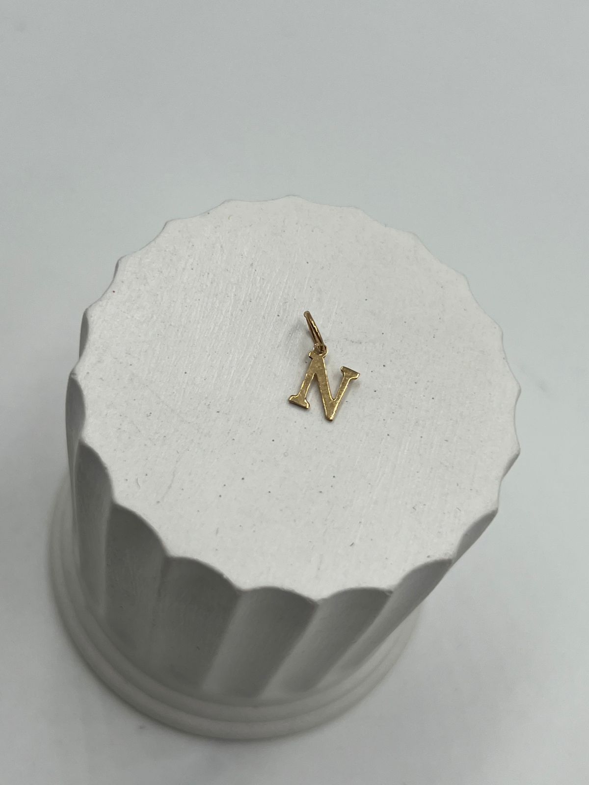 Dije Silueta Letra N