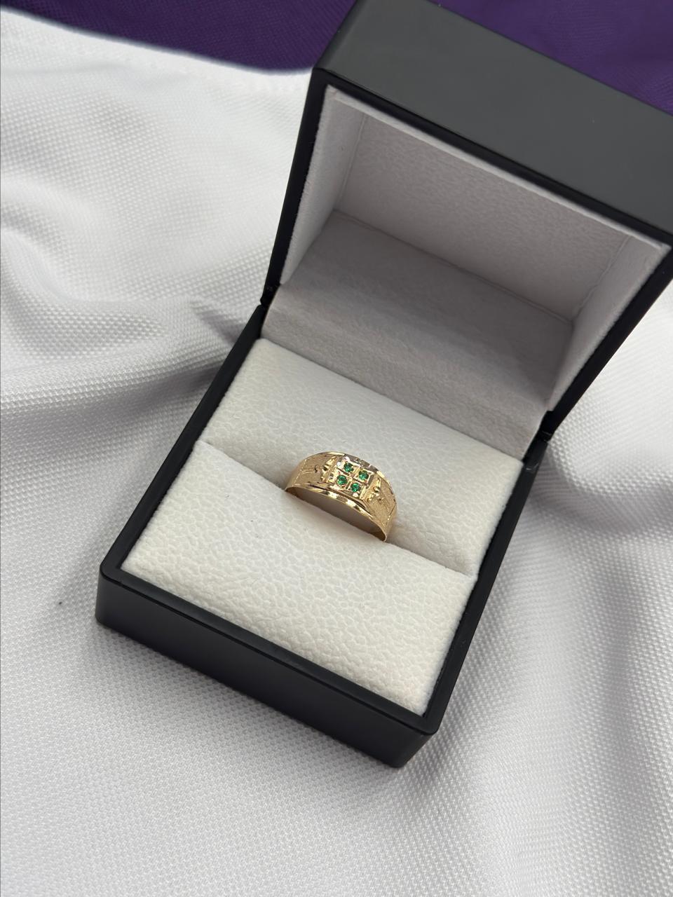 Anillo Circones Verdes Cristos A Los Lados