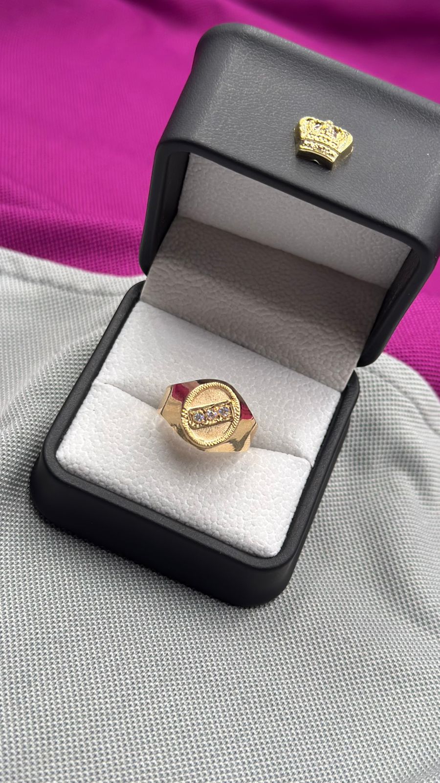 Anillo Tipo Sello Ovalado Circones Blancos