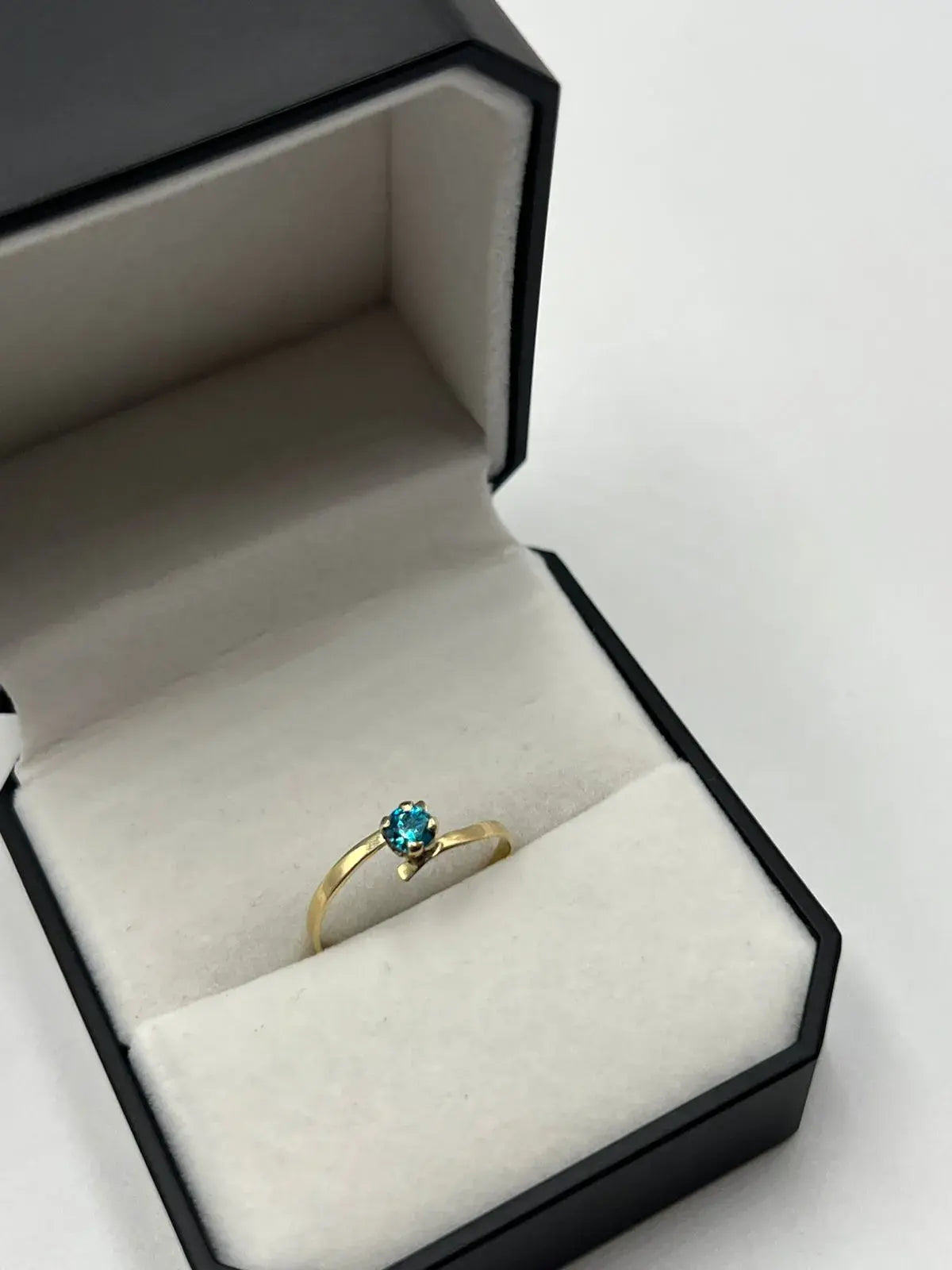 Anillo Dama Cruzado Circón Azul