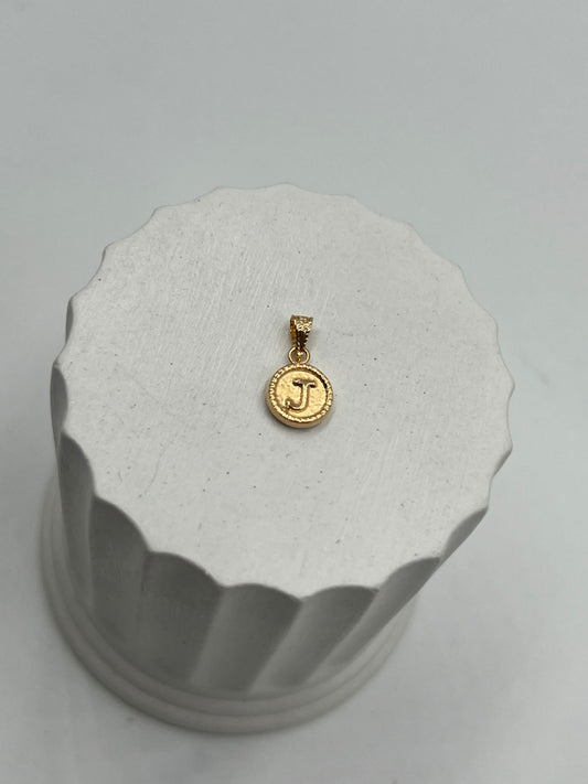 Dije Medalla Letra J