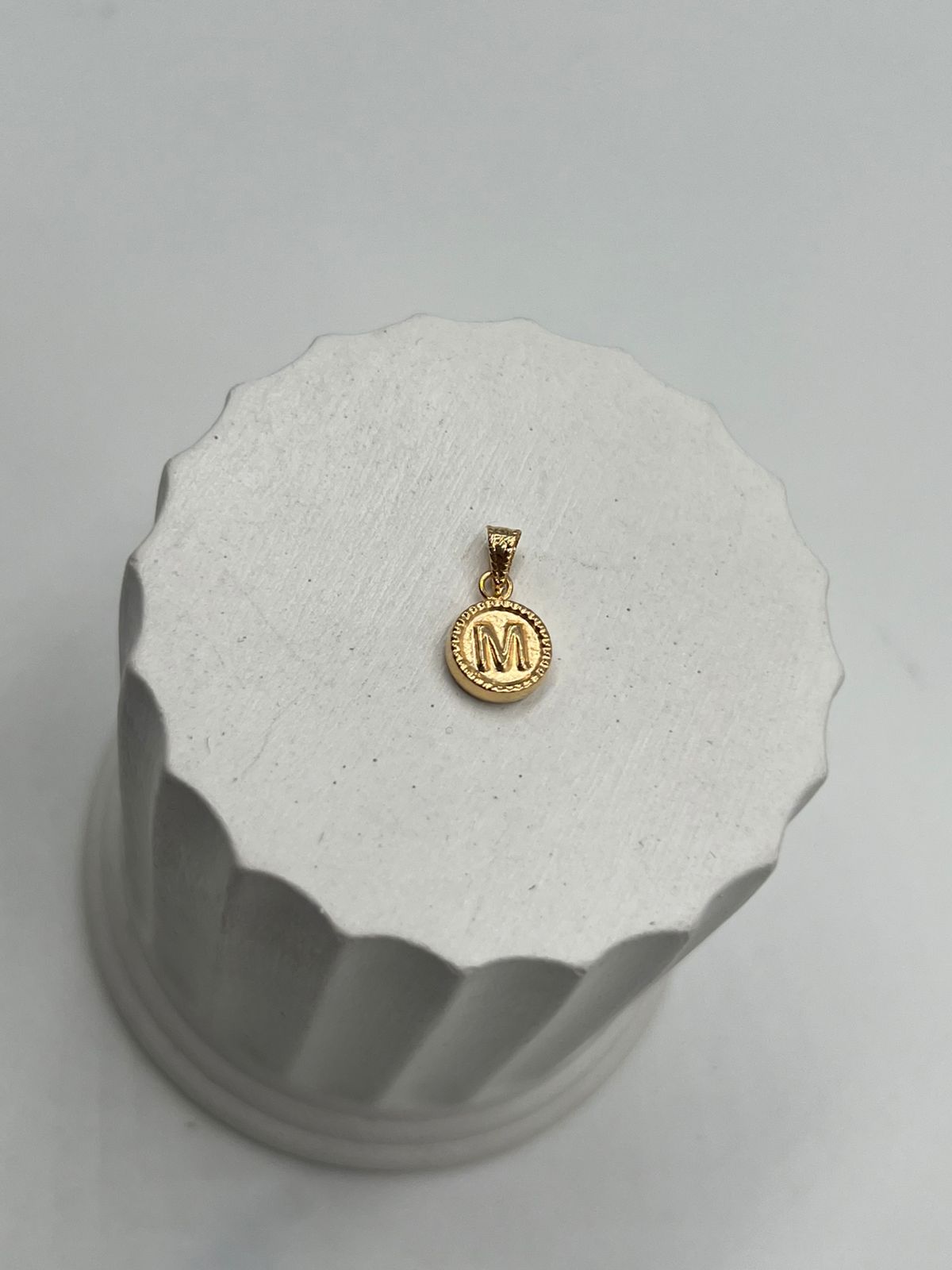 Dije Medalla Letra M