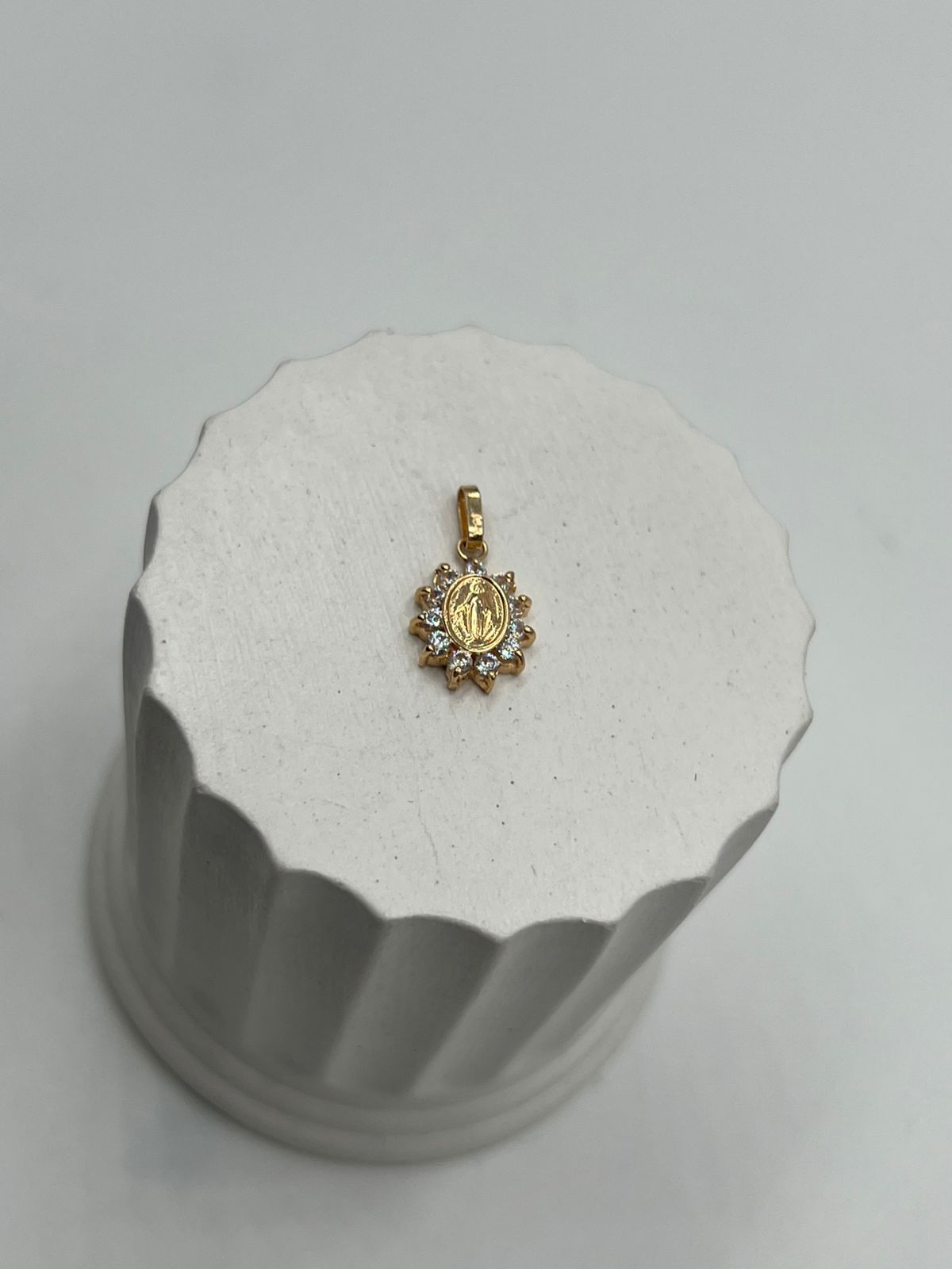 Dije Virgen Milagrosa Circones