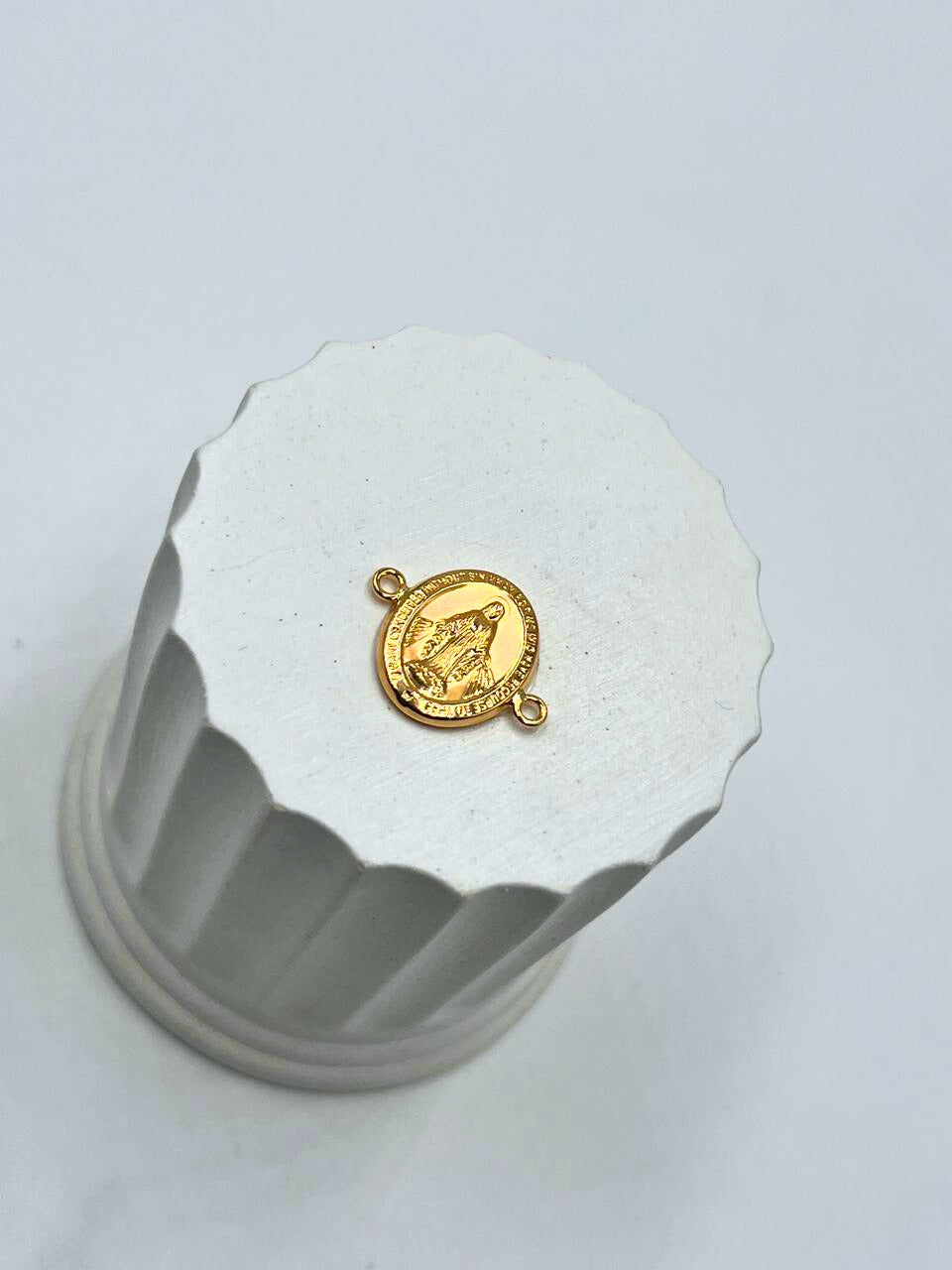 Herraje virgen Milagrosa 0.95 gr 1.9cm