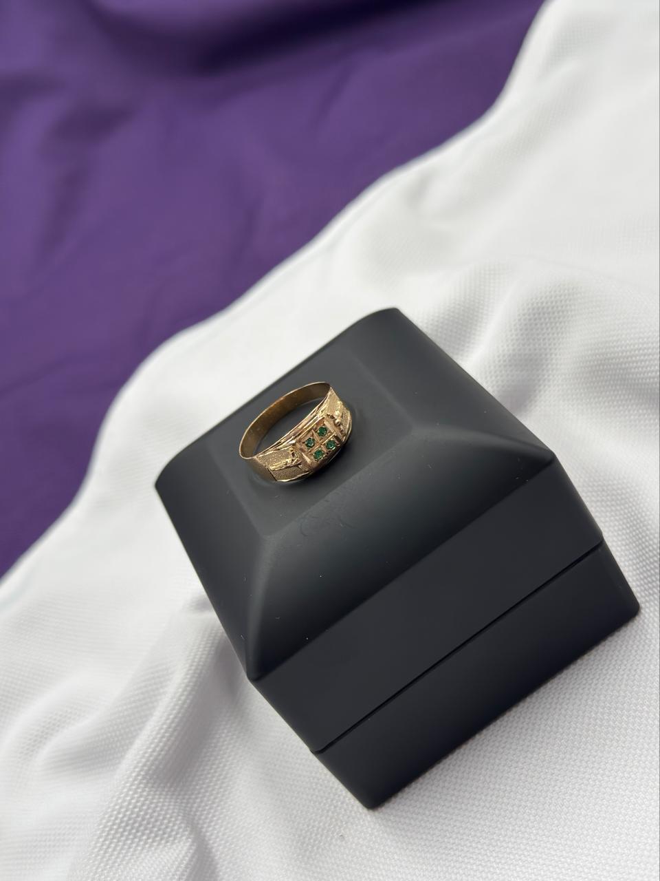 Anillo Circones Verdes Cristos A Los Lados