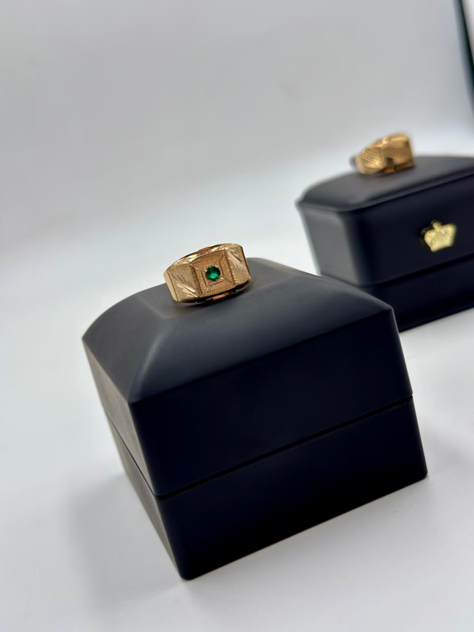 Anillo Tipo Sello Circón Verde